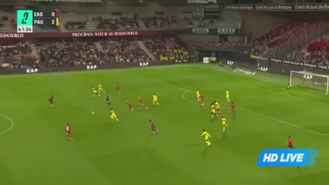 Poster siaran Guingamp VS Pau FC